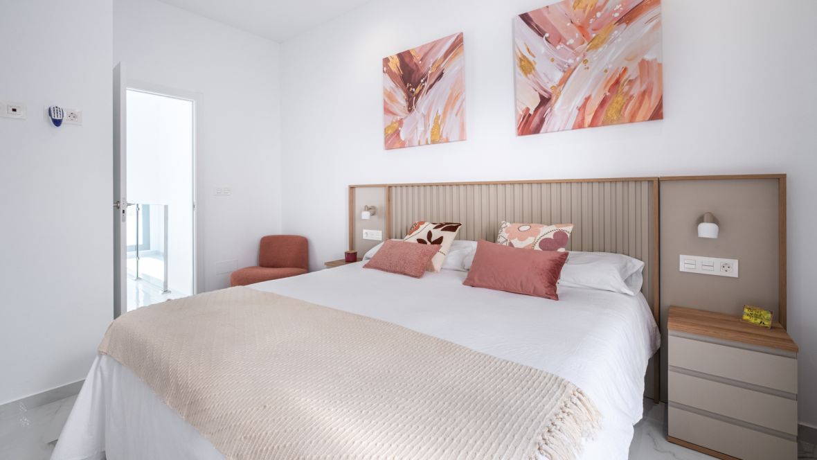 For sale - 3 Bedroom 3 Bathroom villa in Torrevieja -  - Alicante