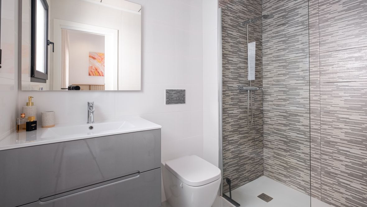 For sale - 3 Bedroom 3 Bathroom villa in Torrevieja -  - Alicante