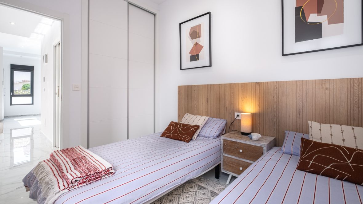 For sale - 3 Bedroom 3 Bathroom villa in Torrevieja -  - Alicante