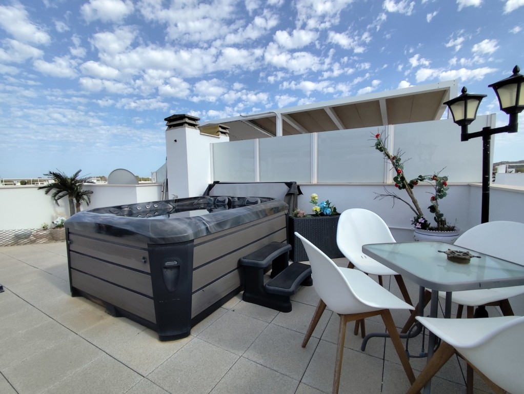 For sale - 2 Bedroom 2 Bathroom Penthouse in Vistabella Golf -  - Alicante