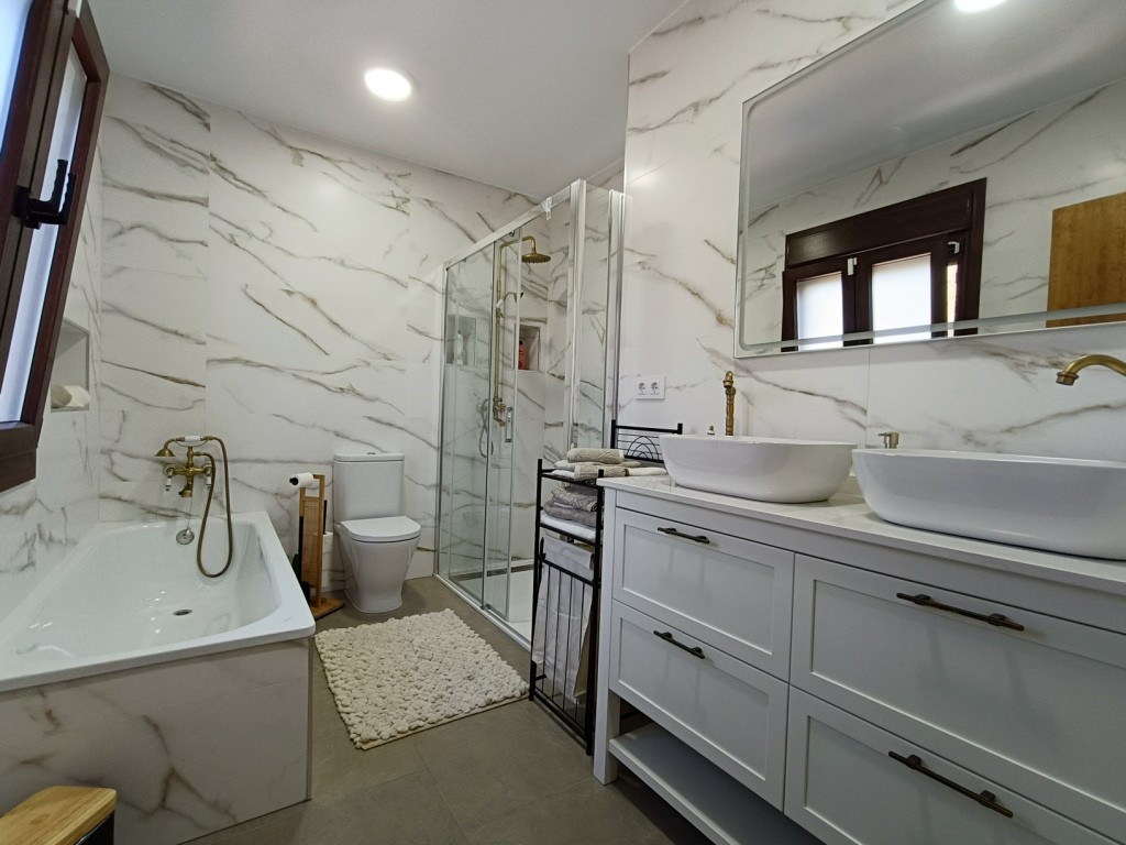 For sale - 5 Bedroom 4 Bathroom Villa in Pinar de Campoverde -  - Alicante