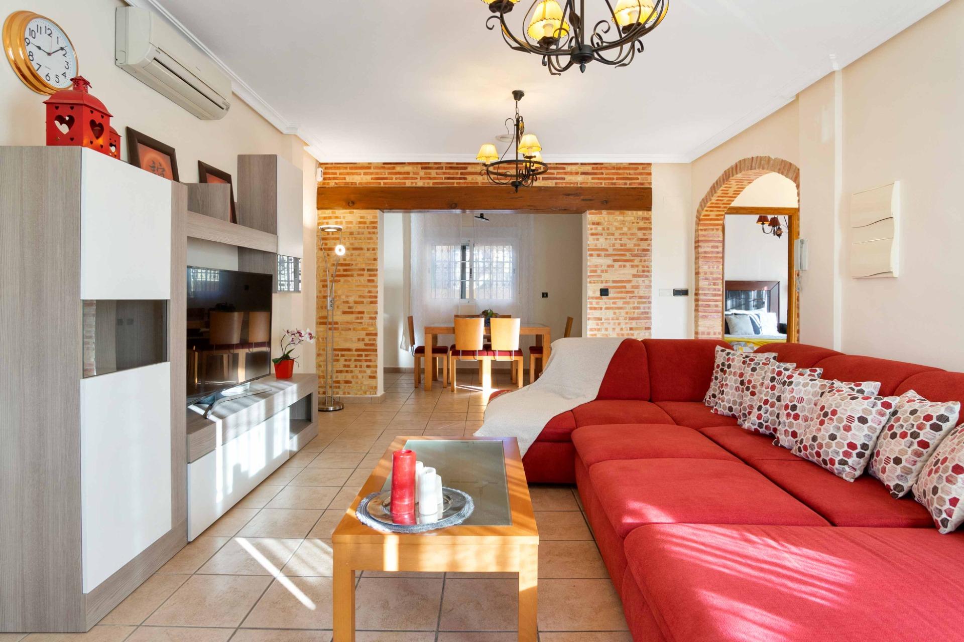 For sale - 5 Bedroom 3 Bathroom house in Orihuela Costa - Los Almendros-La Florida  - Alicante
