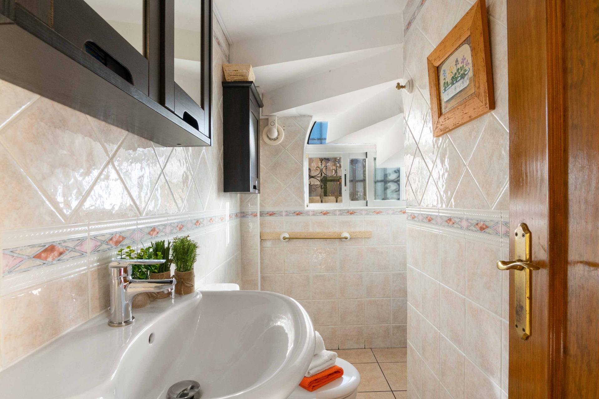 For sale - 5 Bedroom 3 Bathroom house in Orihuela Costa - Los Almendros-La Florida  - Alicante