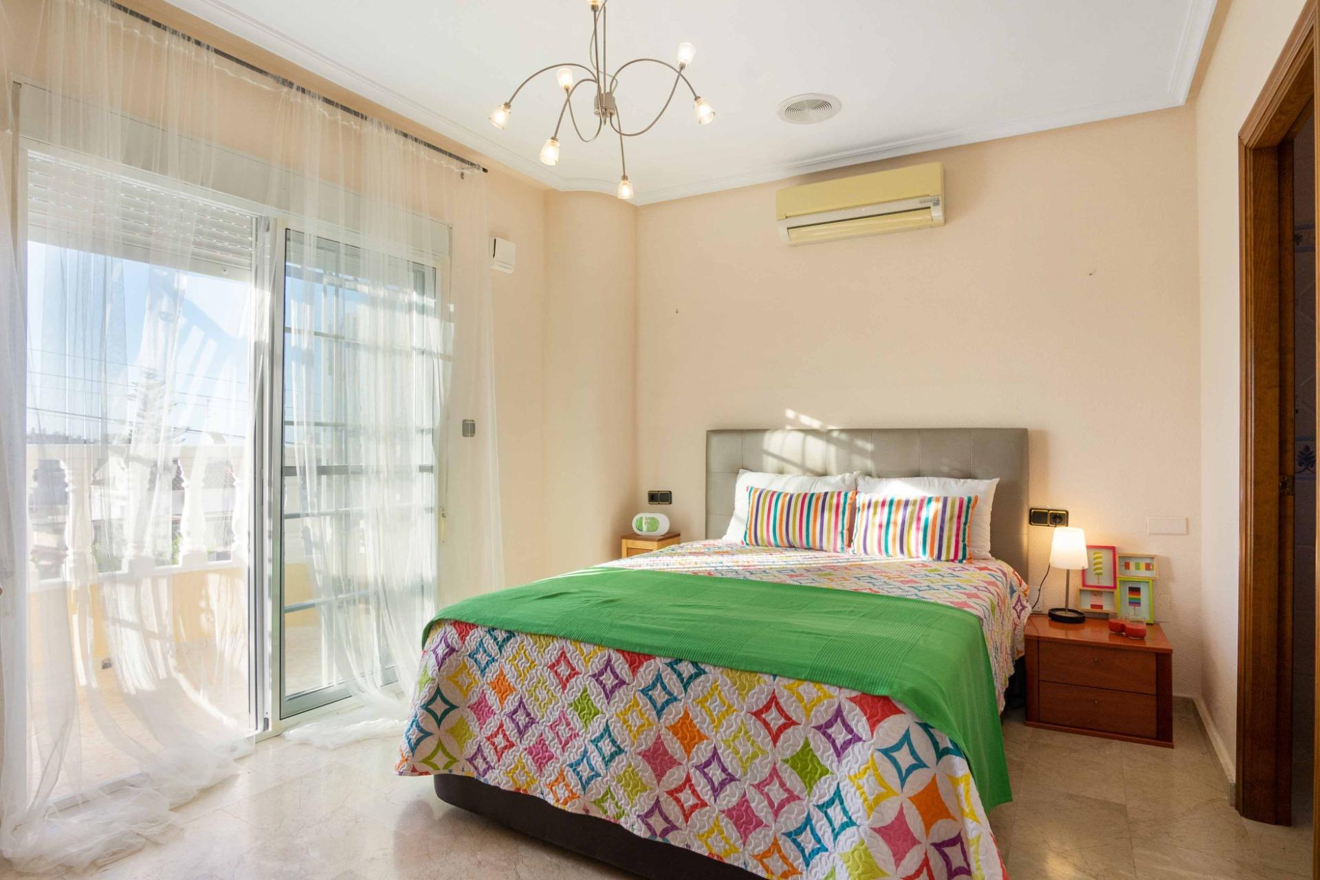 For sale - 5 Bedroom 3 Bathroom house in Orihuela Costa - Los Almendros-La Florida  - Alicante