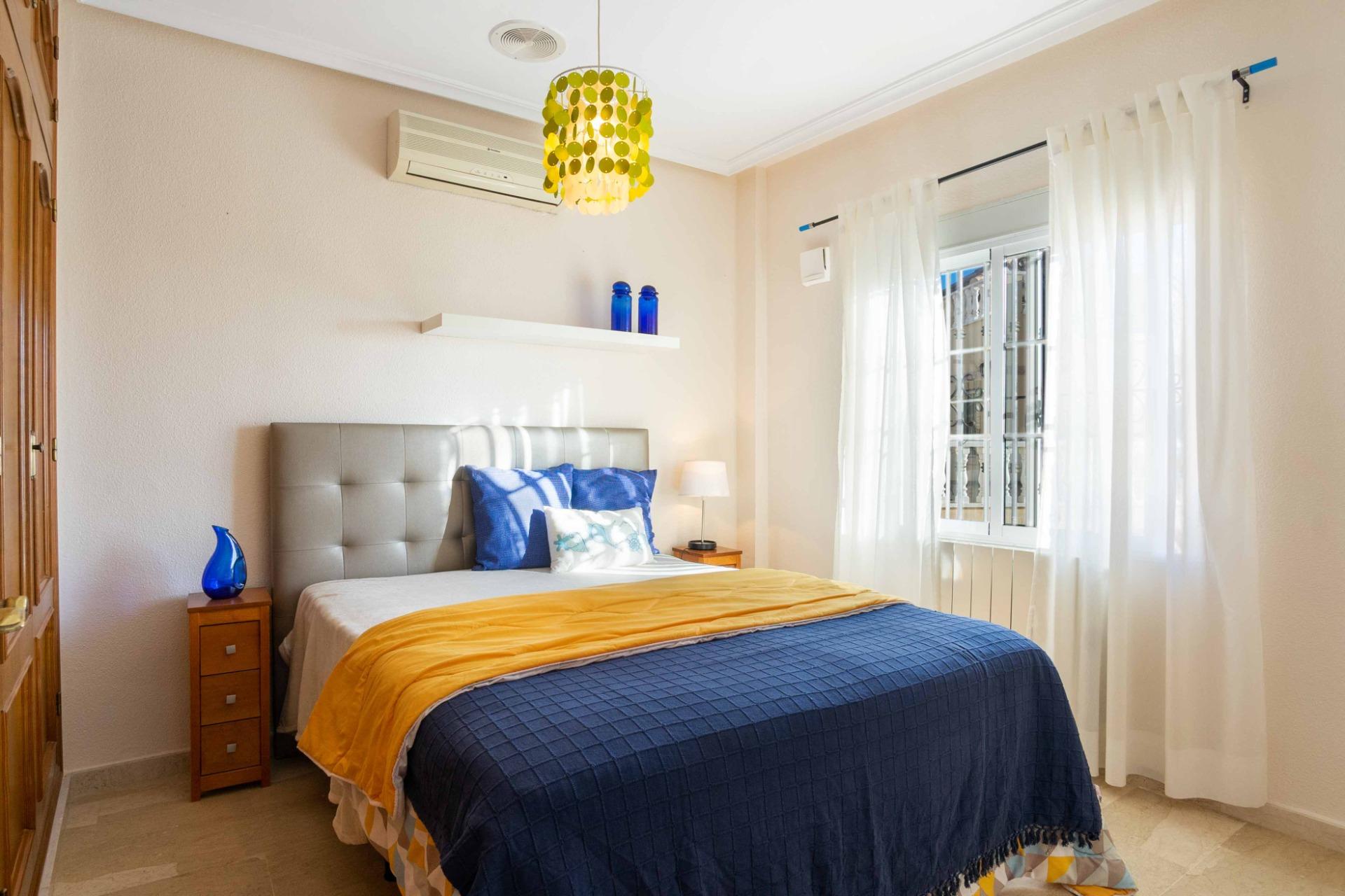 For sale - 5 Bedroom 3 Bathroom house in Orihuela Costa - Los Almendros-La Florida  - Alicante