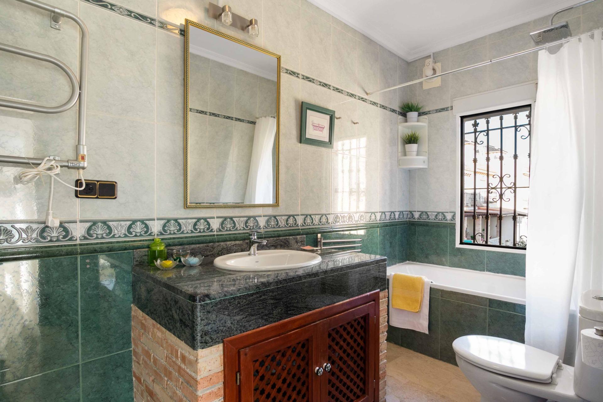For sale - 5 Bedroom 3 Bathroom house in Orihuela Costa - Los Almendros-La Florida  - Alicante