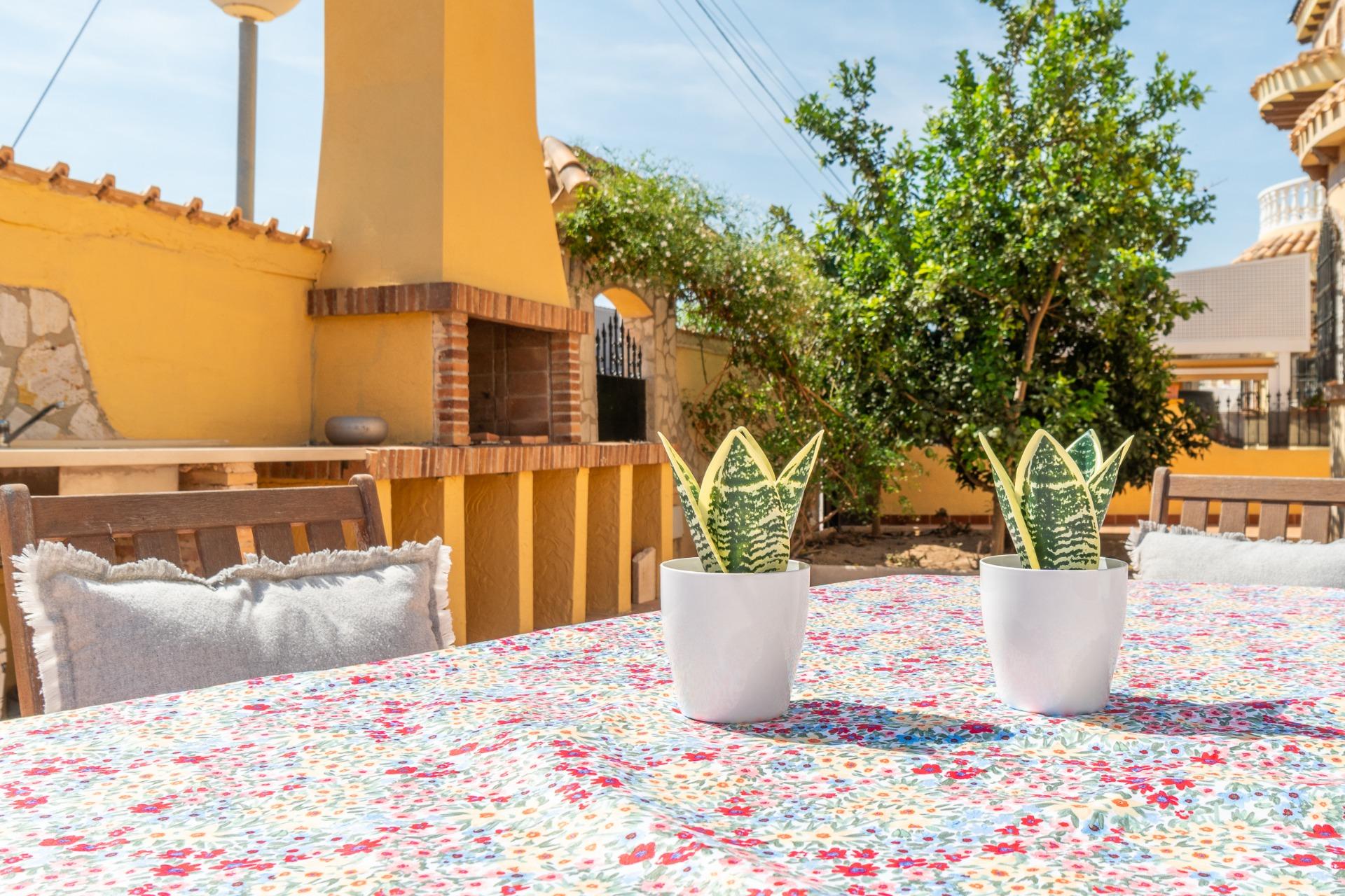 For sale - 5 Bedroom 3 Bathroom house in Orihuela Costa - Los Almendros-La Florida  - Alicante