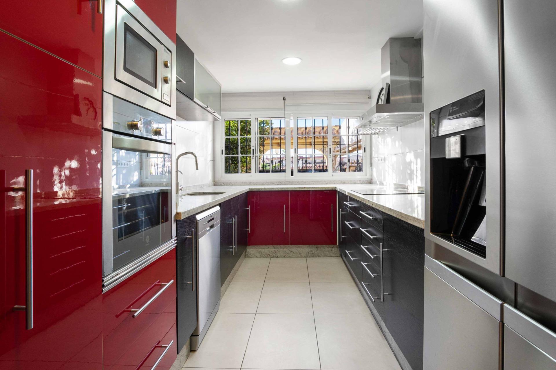 For sale - 5 Bedroom 3 Bathroom house in Orihuela Costa - Los Almendros-La Florida  - Alicante