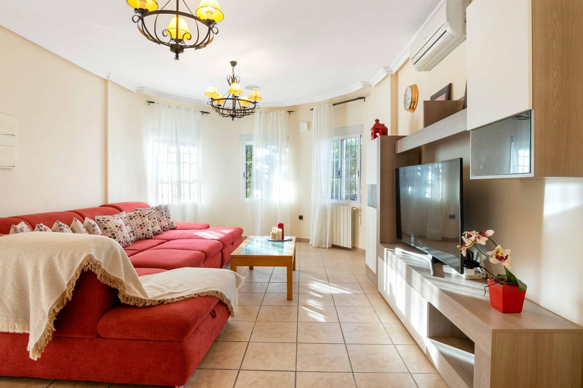 For sale - 5 Bedroom 3 Bathroom house in Orihuela Costa - Los Almendros-La Florida  - Alicante
