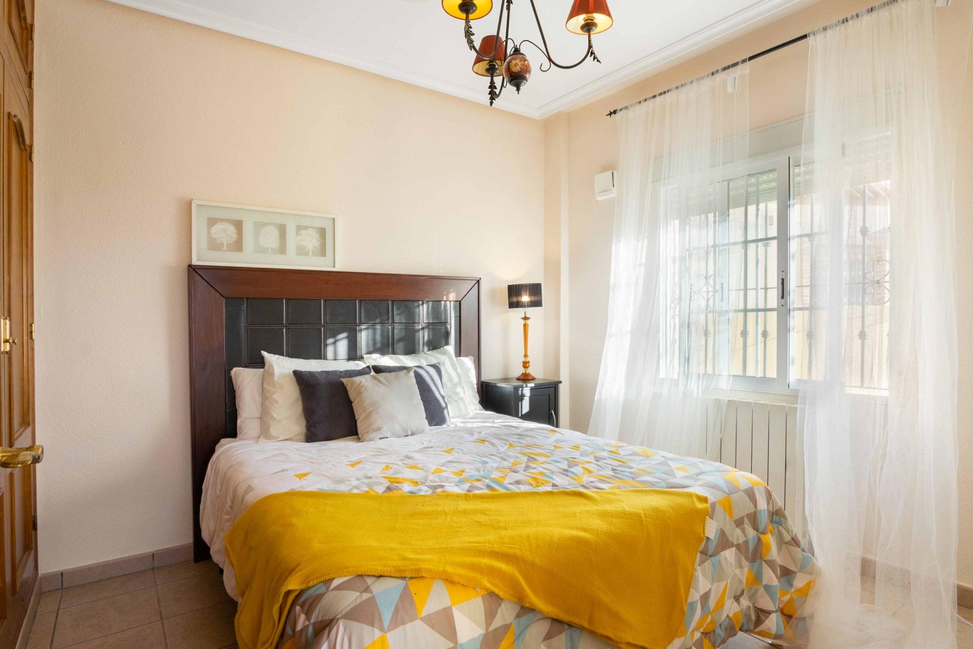 For sale - 5 Bedroom 3 Bathroom house in Orihuela Costa - Los Almendros-La Florida  - Alicante
