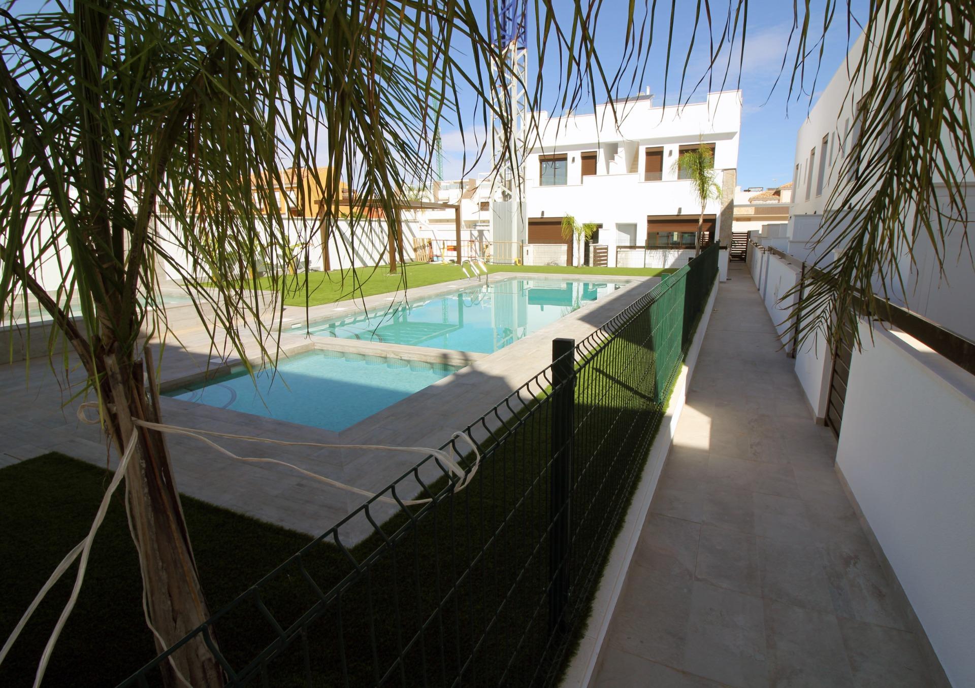For sale - 3 Bedroom 3 Bathroom Town House in Pilar de La Horadada - parque Andromeda  - Alicante
