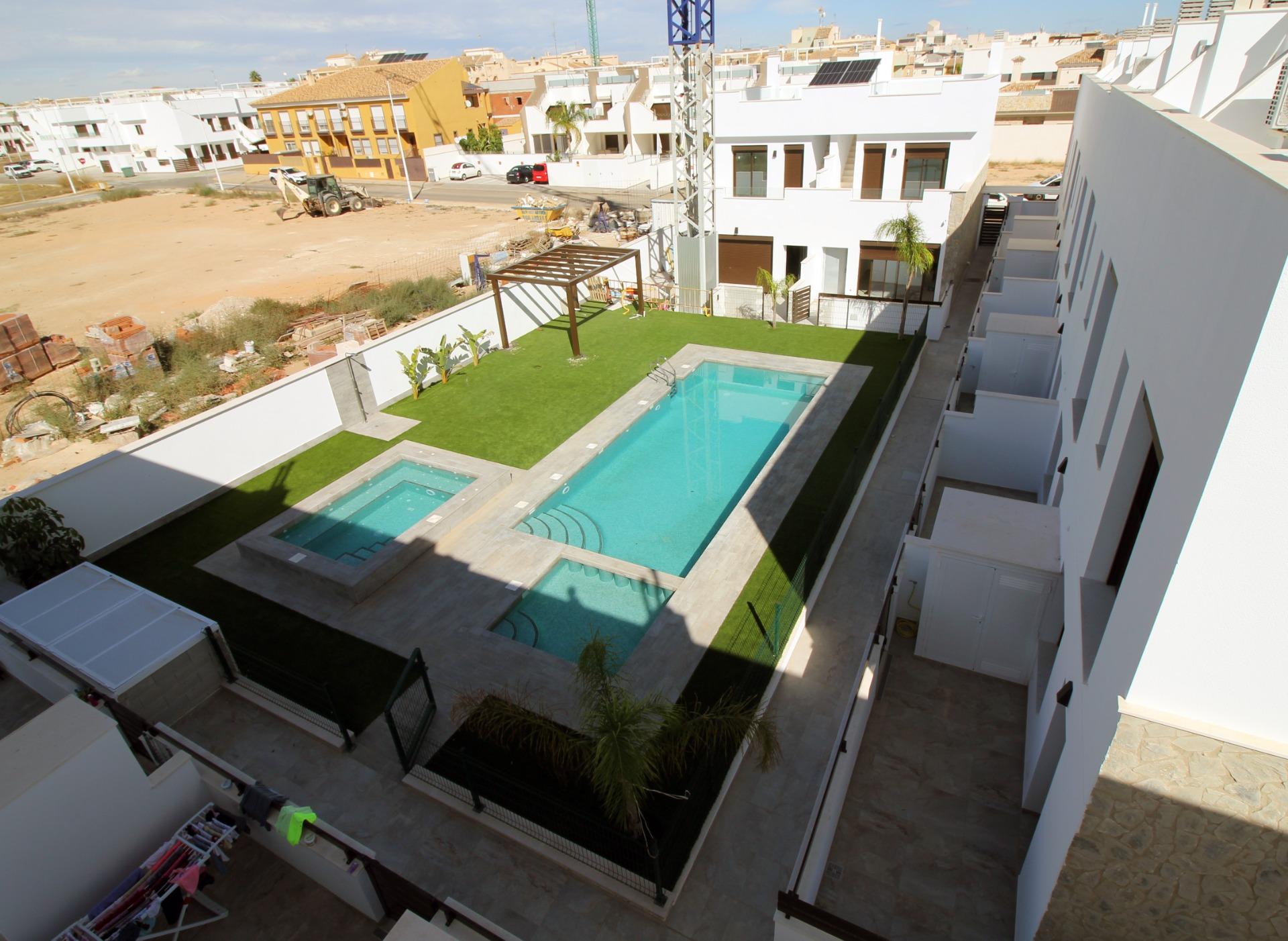 For sale - 3 Bedroom 3 Bathroom Town House in Pilar de La Horadada - parque Andromeda  - Alicante