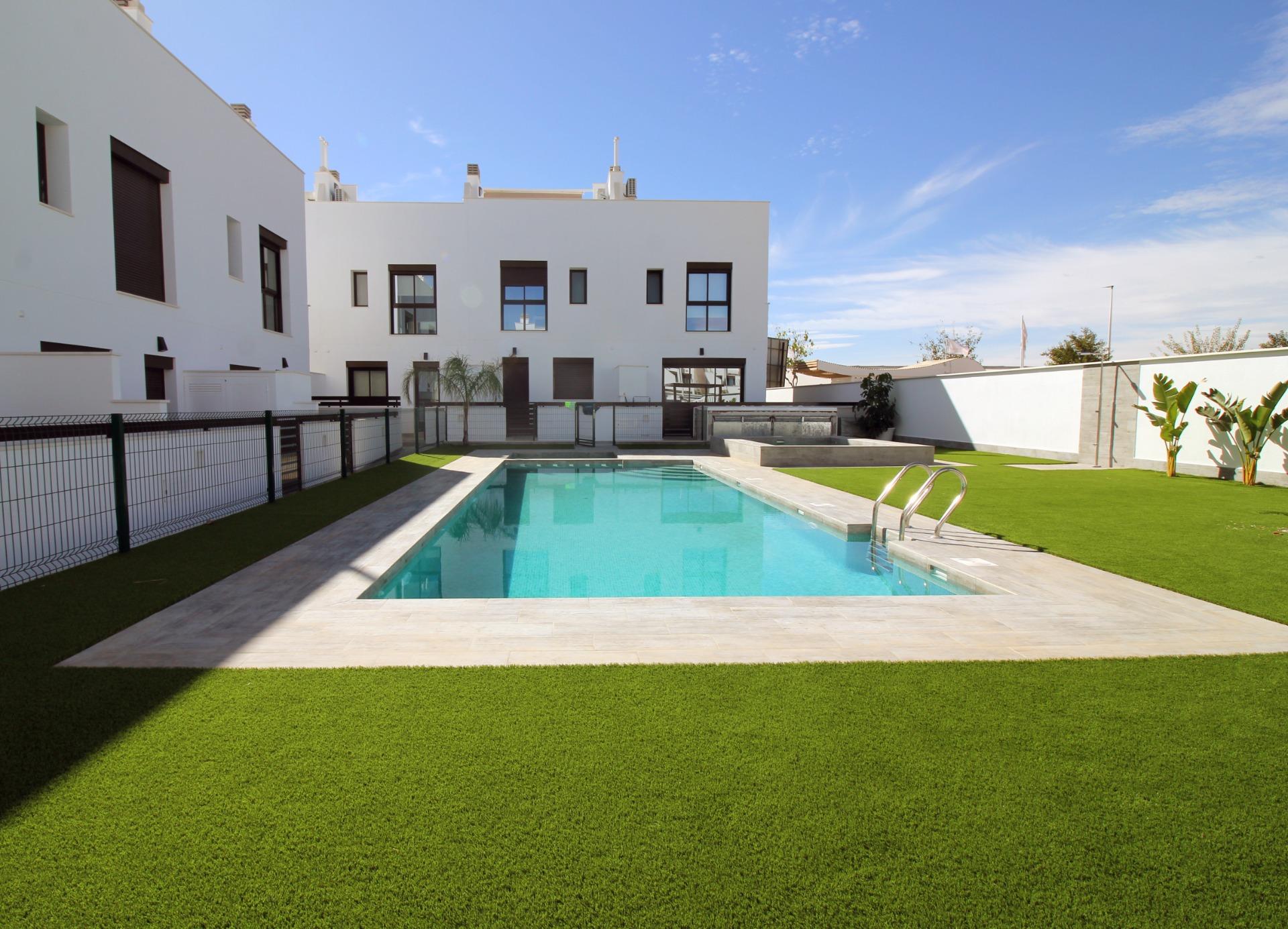 For sale - 3 Bedroom 3 Bathroom Town House in Pilar de La Horadada - parque Andromeda  - Alicante
