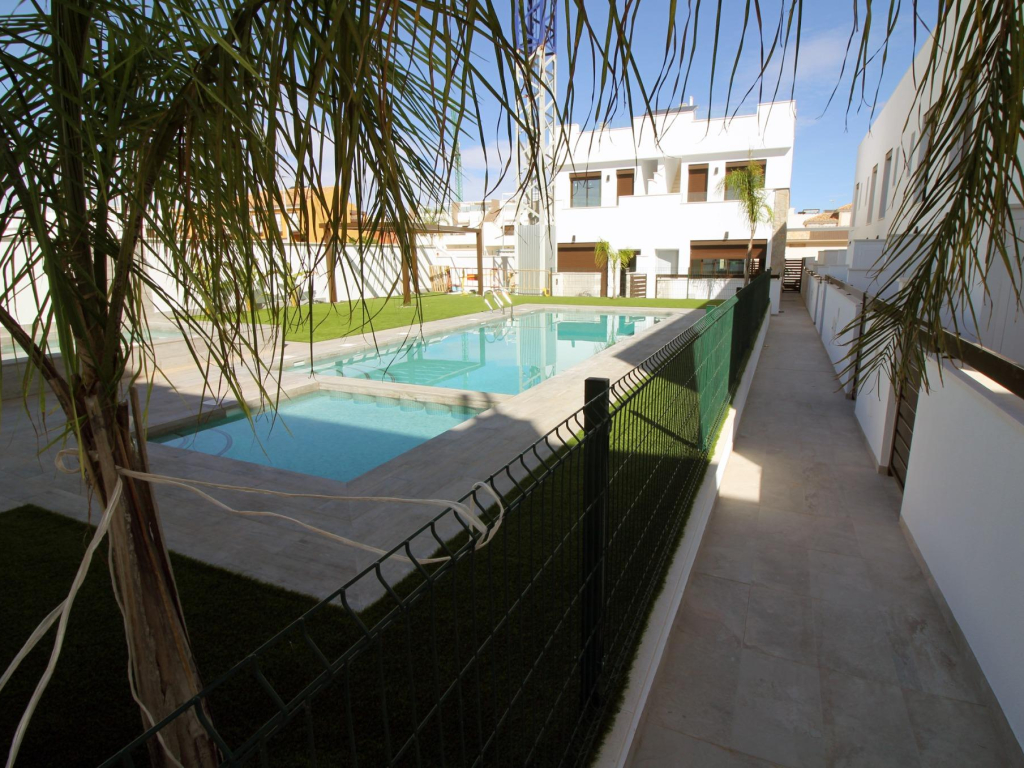 3 Bedroom 3 Bathroom Town House in Pilar de La Horadada