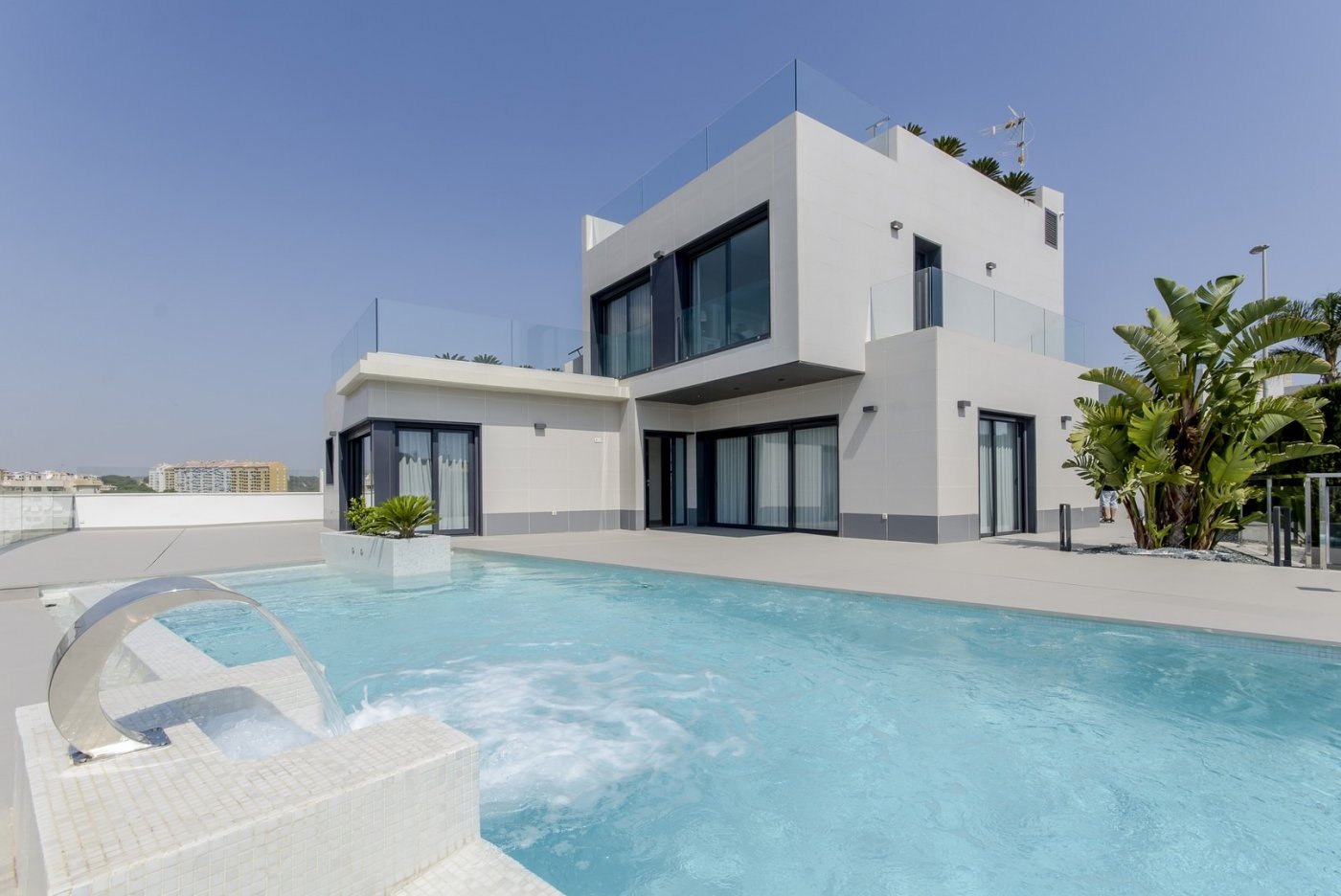 For sale - 3 Bedroom 2 Bathroom Villa in Orihuela Costa - Campoamor  - Alicante