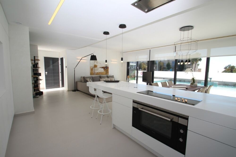 For sale - 4 Bedroom 2 Bathroom Villa in Orihuela Costa - Campoamor  - Alicante