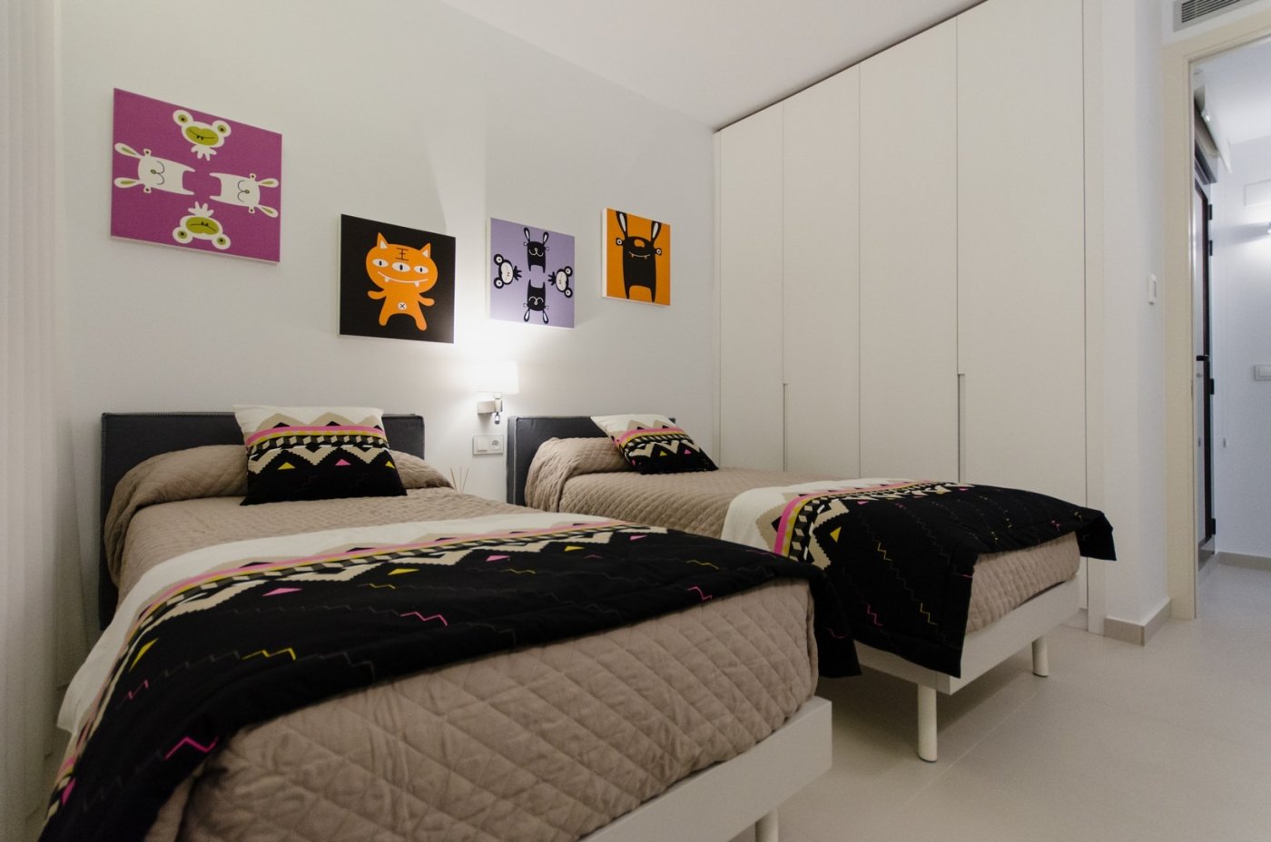 For sale - 4 Bedroom 2 Bathroom Villa in Orihuela Costa - Campoamor  - Alicante