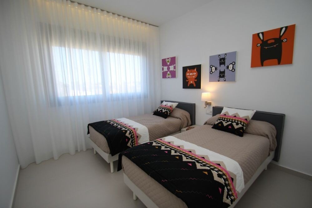 For sale - 4 Bedroom 2 Bathroom Villa in Orihuela Costa - Campoamor  - Alicante