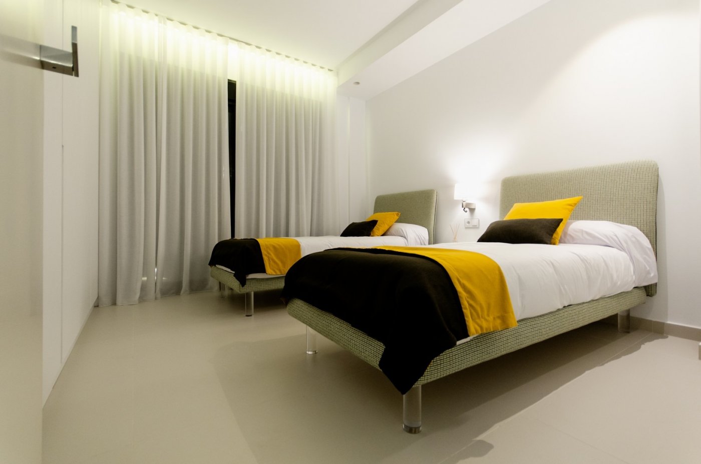 For sale - 4 Bedroom 2 Bathroom Villa in Orihuela Costa - Campoamor  - Alicante