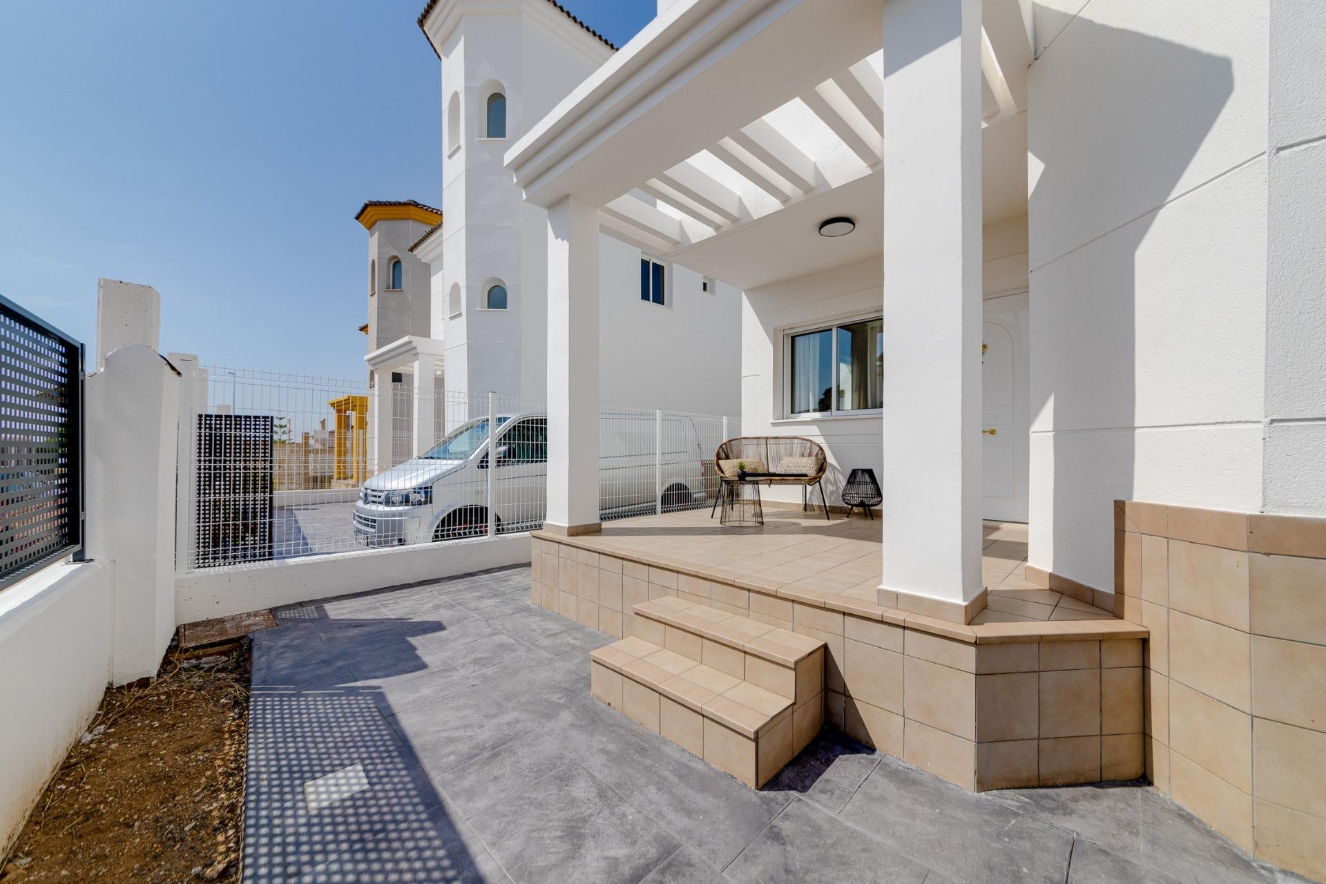 New Build - 3 Bedroom 3 Bathroom Villa in San Fulgencio - El Oasis  - Alicante