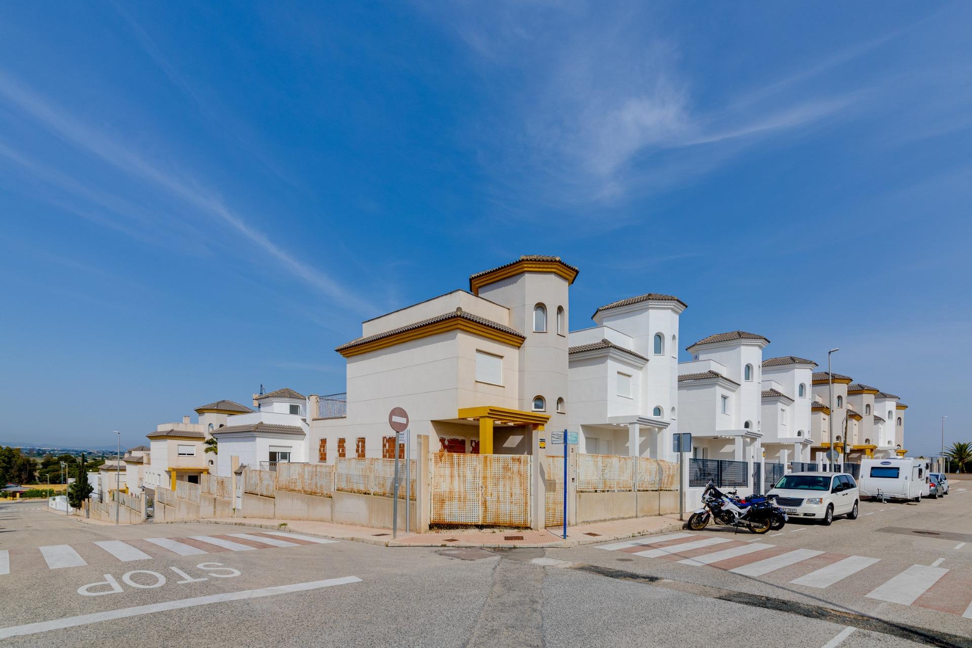 New Build - 3 Bedroom 3 Bathroom Villa in San Fulgencio - El Oasis  - Alicante