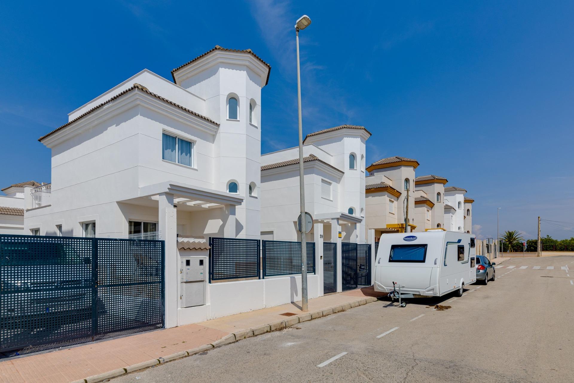 New Build - 3 Bedroom 3 Bathroom Villa in San Fulgencio - El Oasis  - Alicante