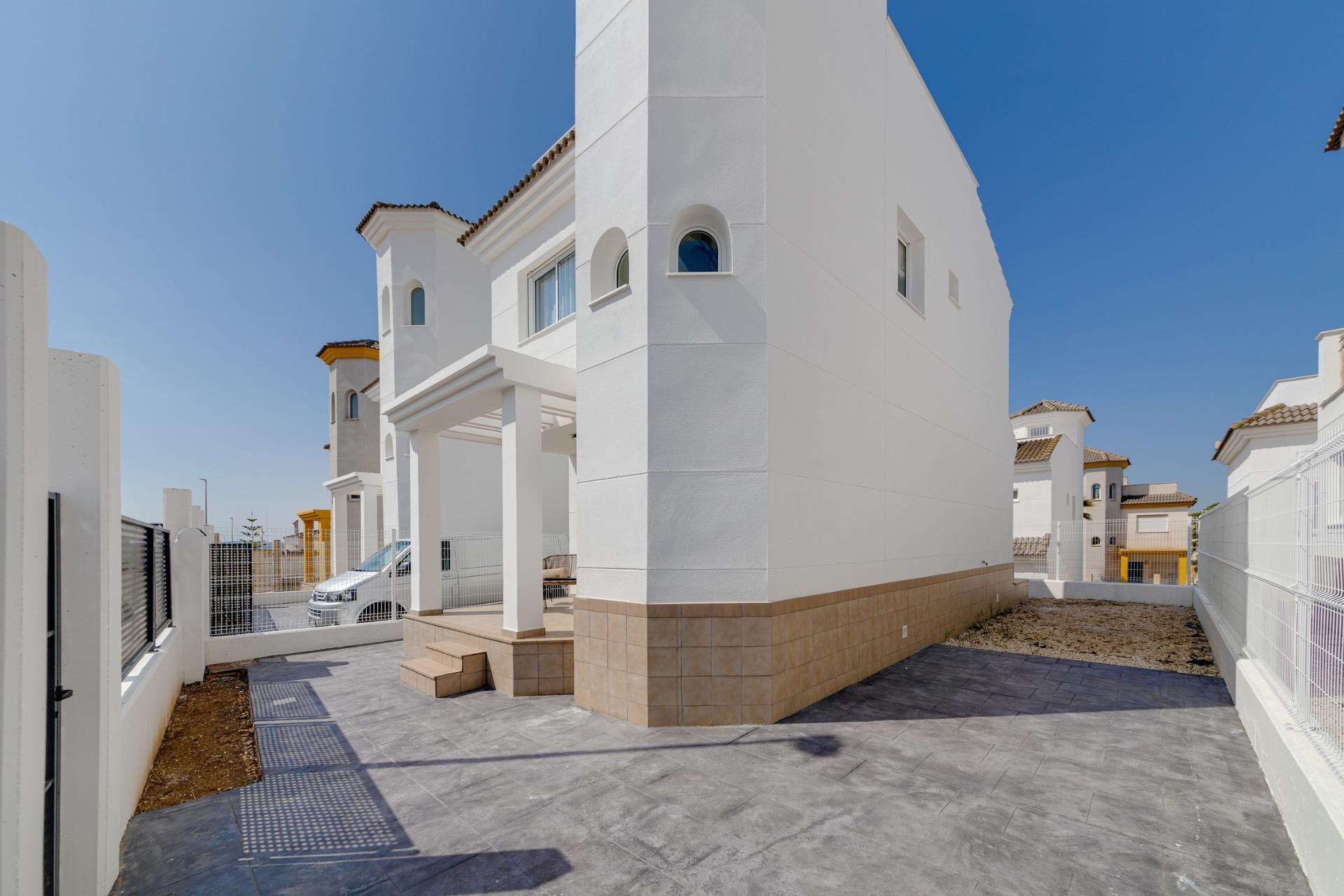 New Build - 3 Bedroom 3 Bathroom Villa in San Fulgencio - El Oasis  - Alicante