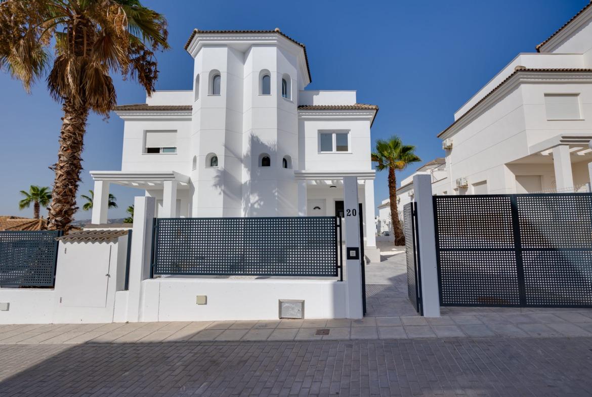 For sale - 2 Bedroom 3 Bathroom Villa in San Fulgencio - El Oasis  - Alicante