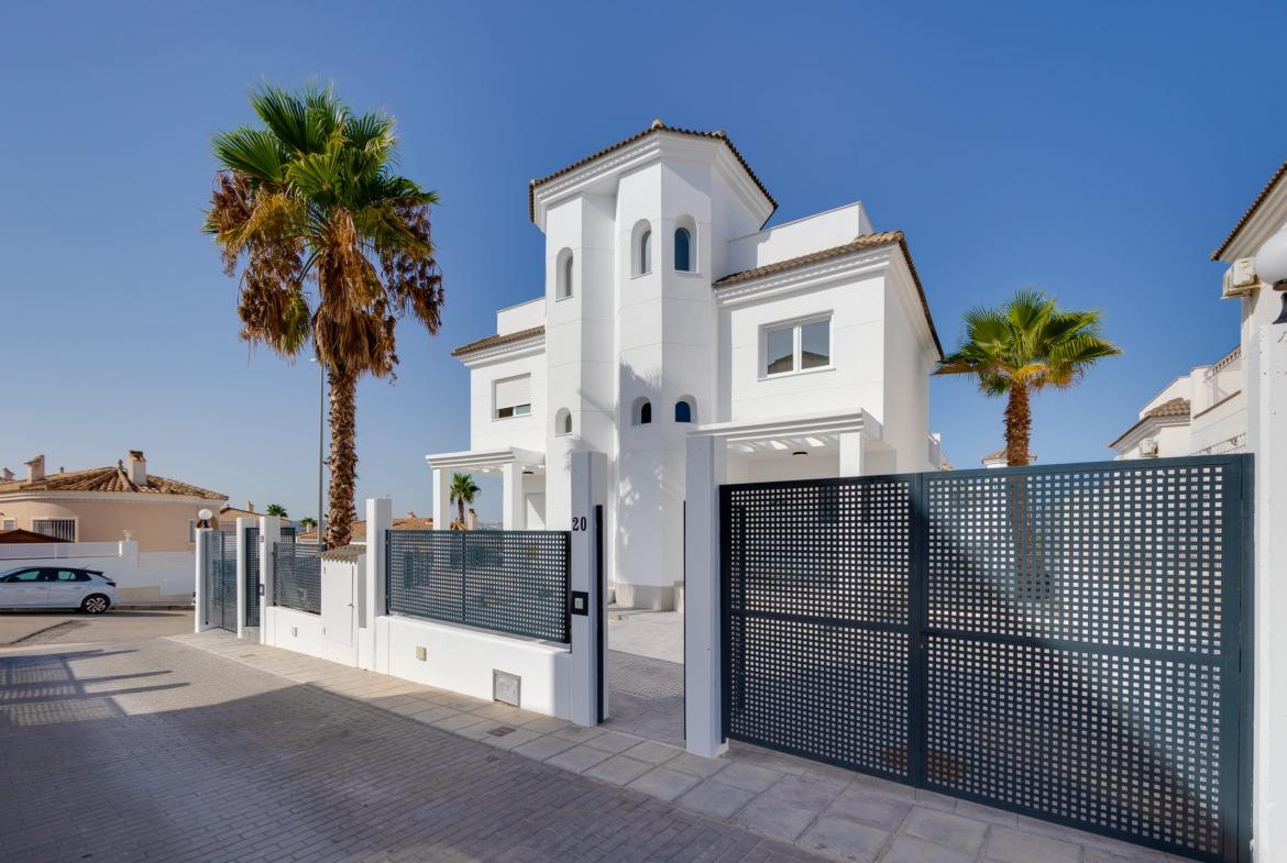 For sale - 2 Bedroom 3 Bathroom Villa in San Fulgencio - El Oasis  - Alicante