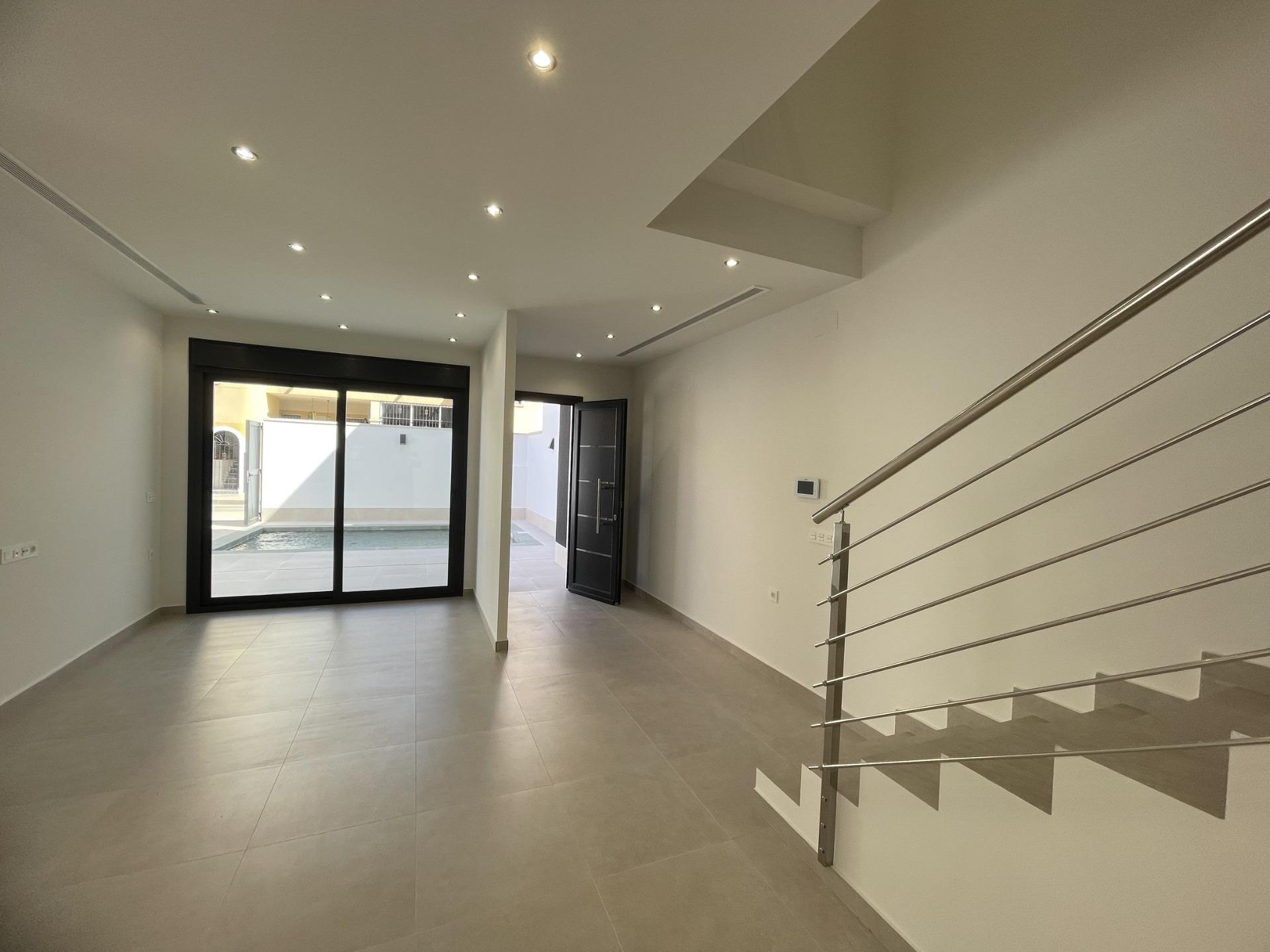 For sale - 3 Bedroom 3 Bathroom Villa in Almoradi - Heredades  - Alicante
