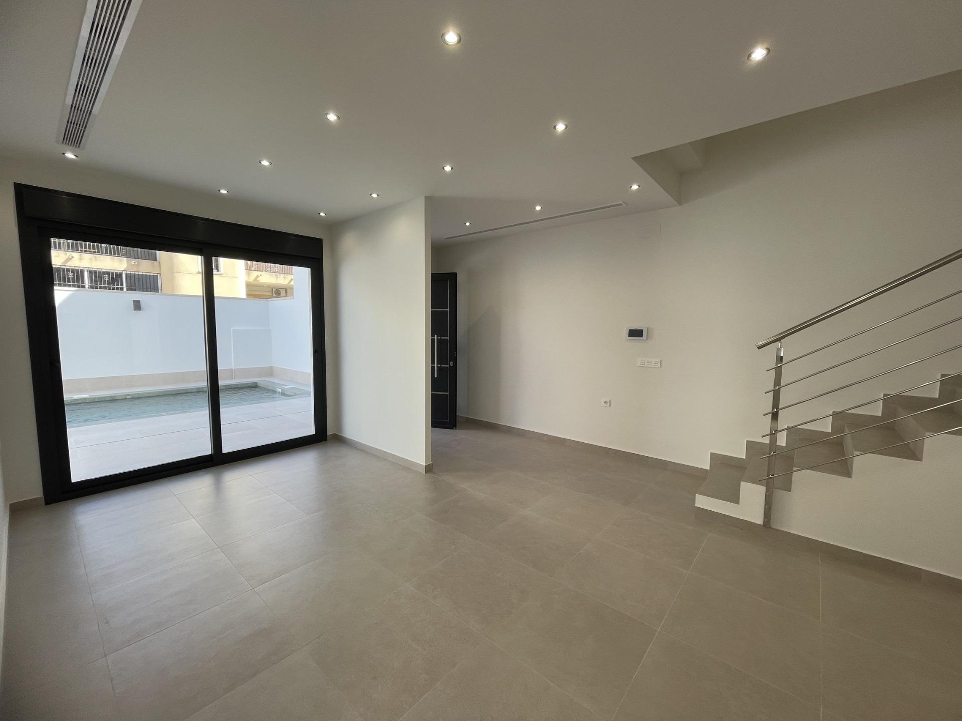 For sale - 3 Bedroom 3 Bathroom Villa in Almoradi - Heredades  - Alicante