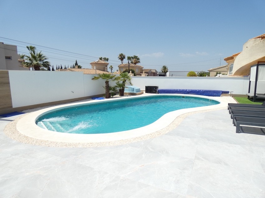 4 Bedroom 4 Bathroom House - Detached Villa in Rojales