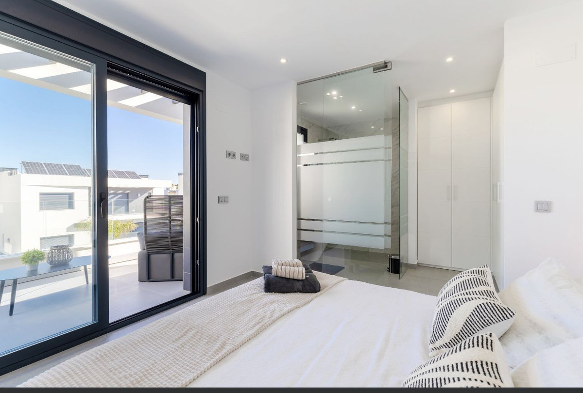 For sale - 3 Bedroom 2 Bathroom Detached Villa in Algorfa - La Finca Golf  - Alicante