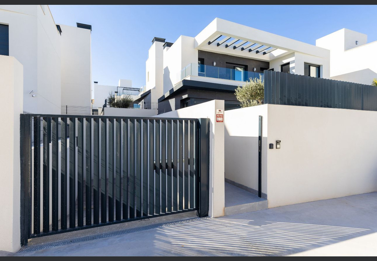 For sale - 3 Bedroom 2 Bathroom Detached Villa in Algorfa - La Finca Golf  - Alicante