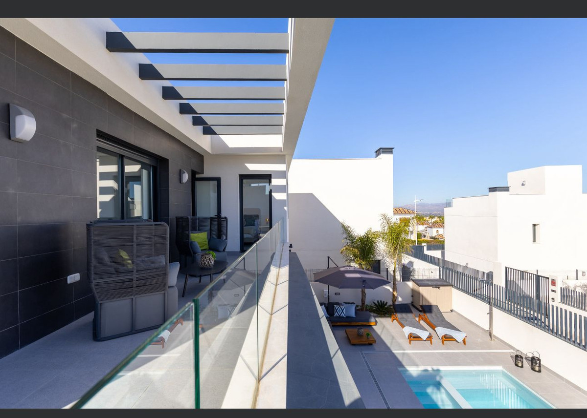 For sale - 3 Bedroom 2 Bathroom Detached Villa in Algorfa - La Finca Golf  - Alicante