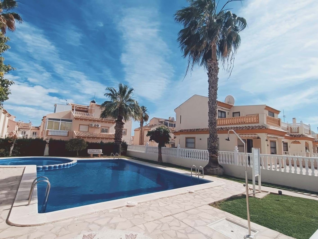 For sale - 3 Bedroom 2 Bathroom Quad Villa in Playa Flamenca - Costa Blanca  - Alicante