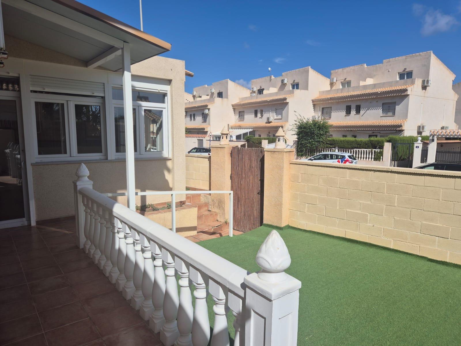 For sale - 3 Bedroom 2 Bathroom Semi Detached in Orihuela Costa - Playa Flamenca  - Alicante