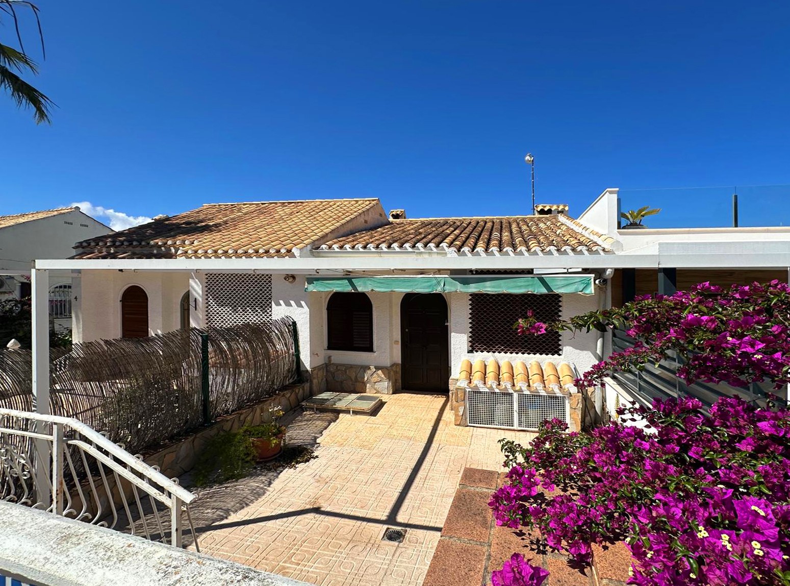 For sale - 3 Bedroom 3 Bathroom Town House in Orihuela Costa - Costa Blanca  - Alicante