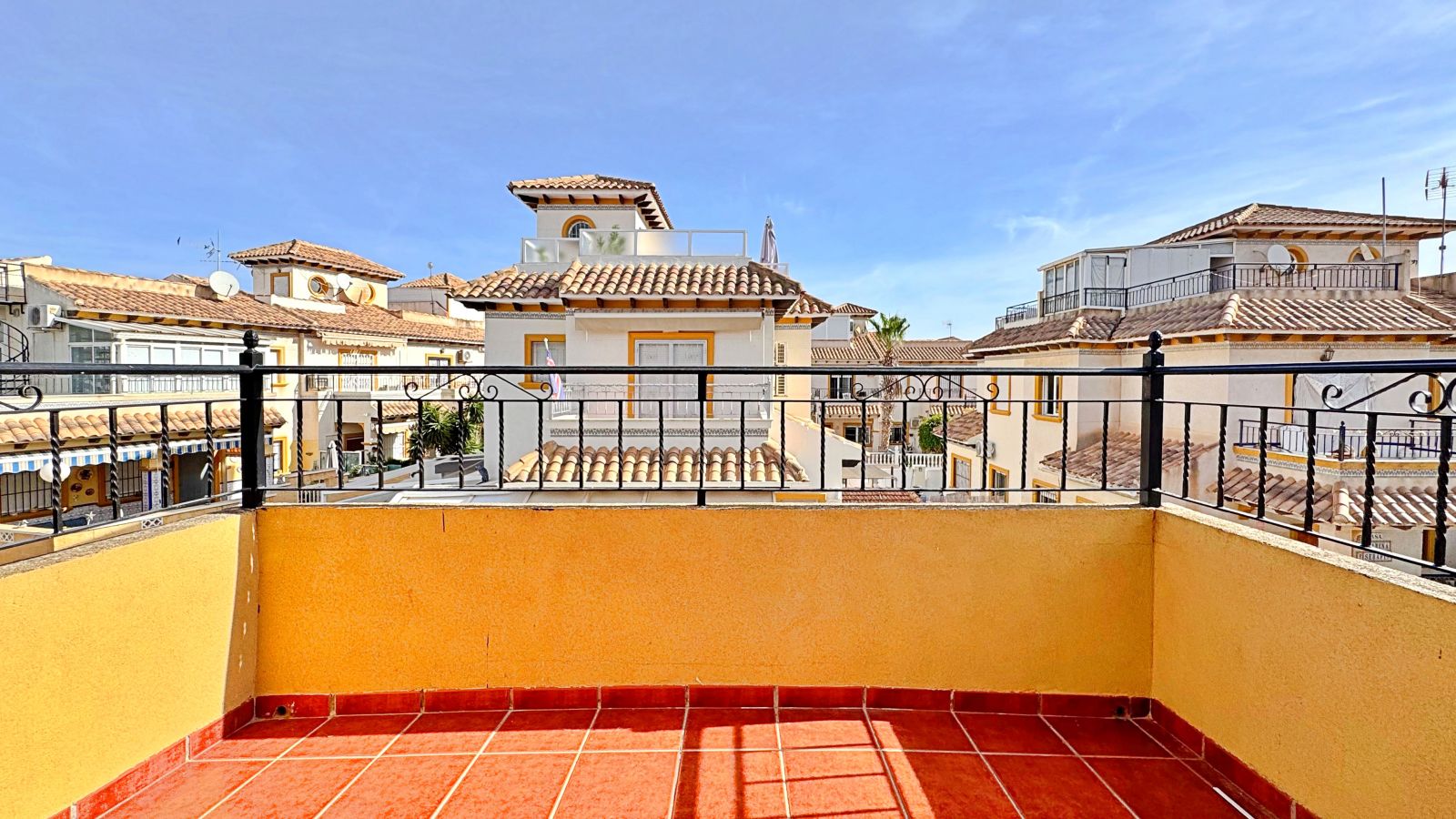 For sale - 2 Bedroom 2 Bathroom Town House in Orihuela Costa - Costa Blanca  - Alicante