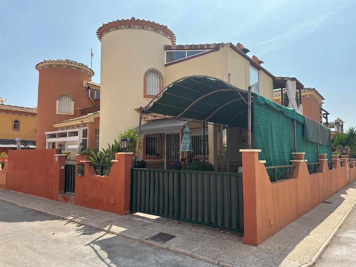 For sale - 3 Bedroom 2 Bathroom Villa in Orihuela Costa - Playa Flamenca  - Alicante