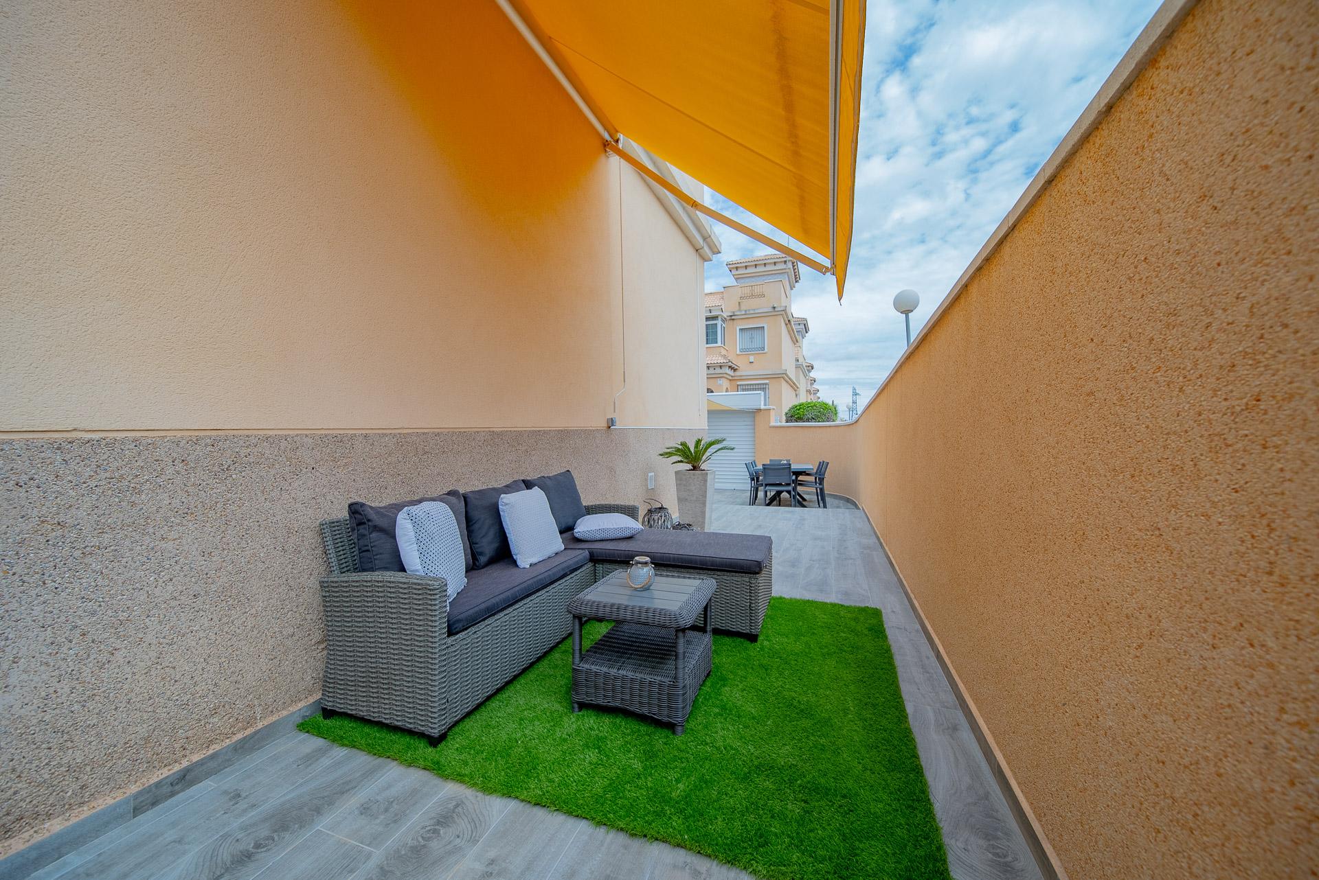 For sale - 3 Bedroom 2 Bathroom Town House in Orihuela Costa - Pau 26  - Alicante