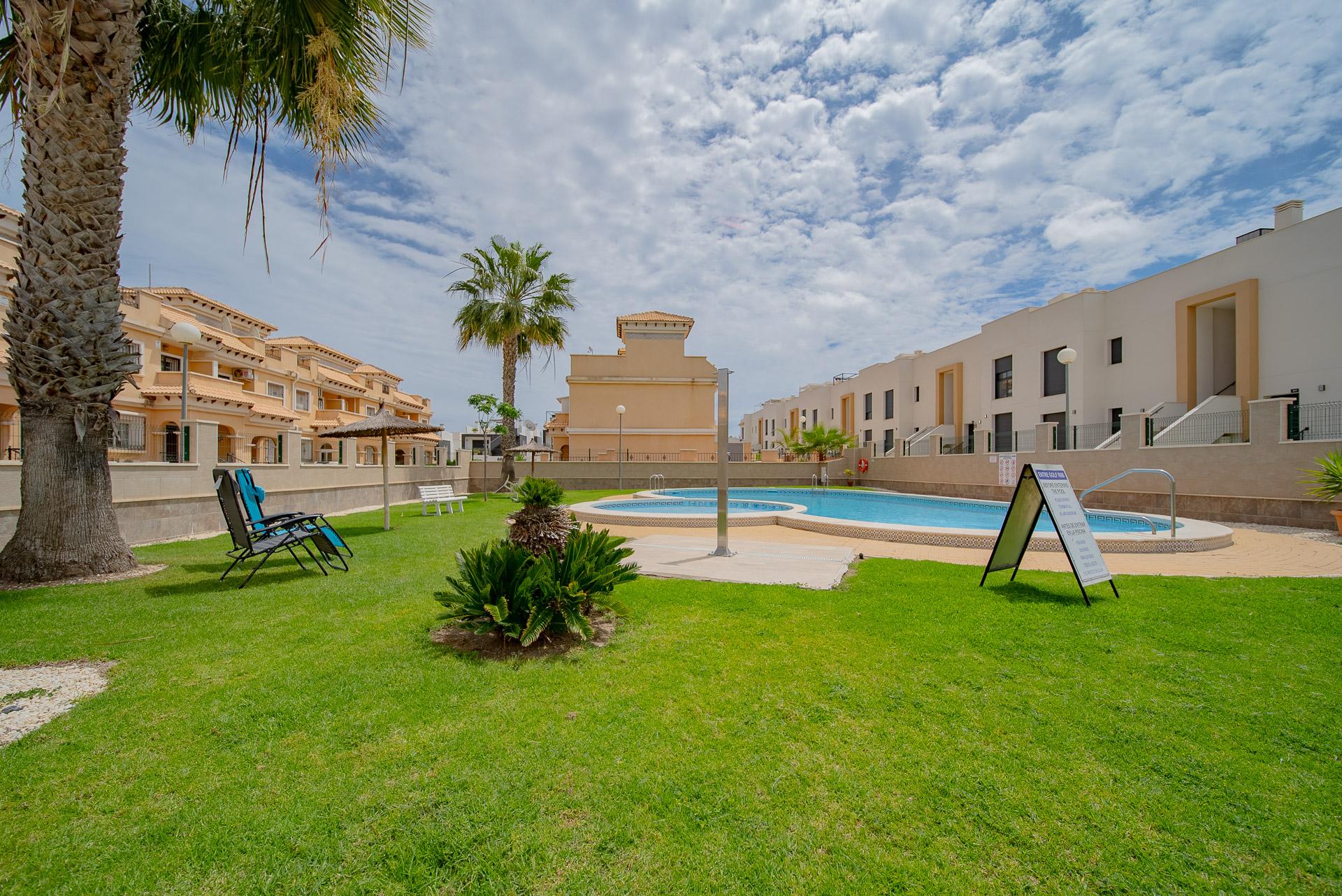 For sale - 3 Bedroom 2 Bathroom Town House in Orihuela Costa - Pau 26  - Alicante