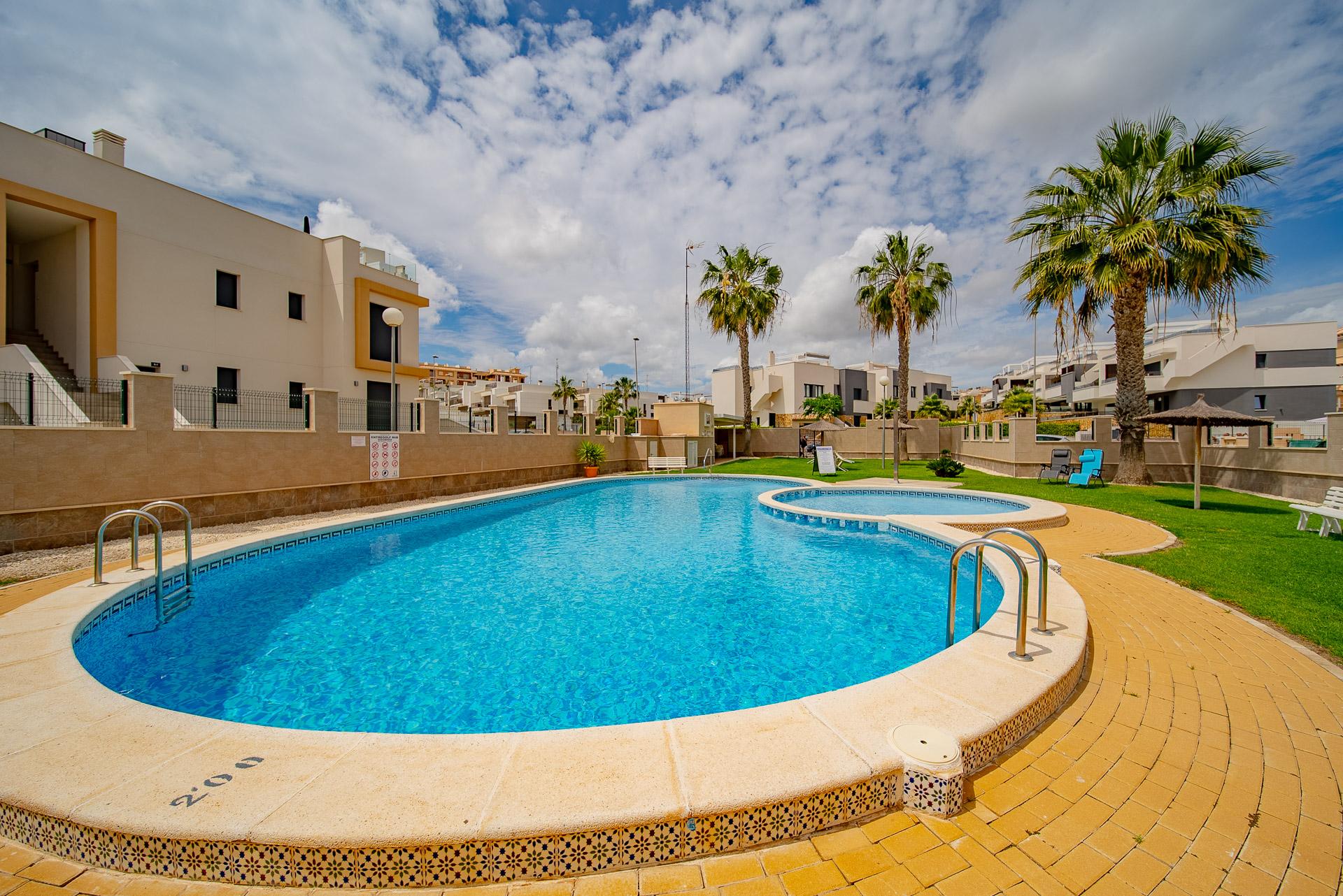 For sale - 3 Bedroom 2 Bathroom Town House in Orihuela Costa - Pau 26  - Alicante