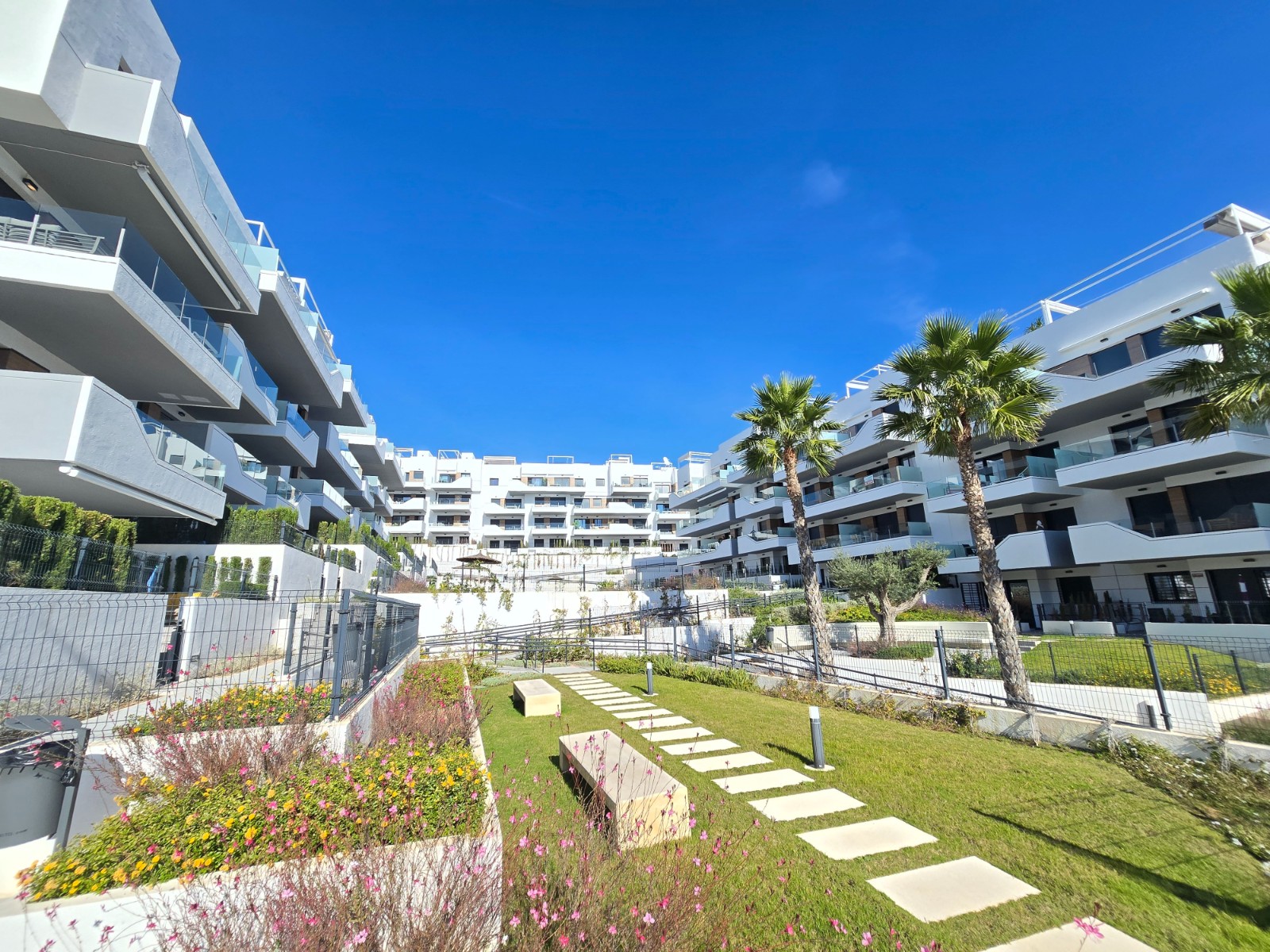 For sale - 2 Bedroom 2 Bathroom Apartment in Orihuela Costa - Costa Blanca  - Alicante