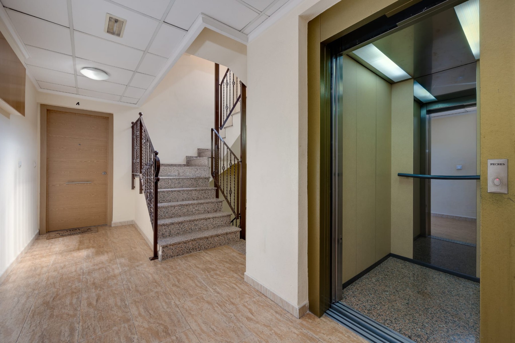 For sale - 3 Bedroom 2 Bathroom Apartment in Jacarilla - Jacarilla  - Alicante