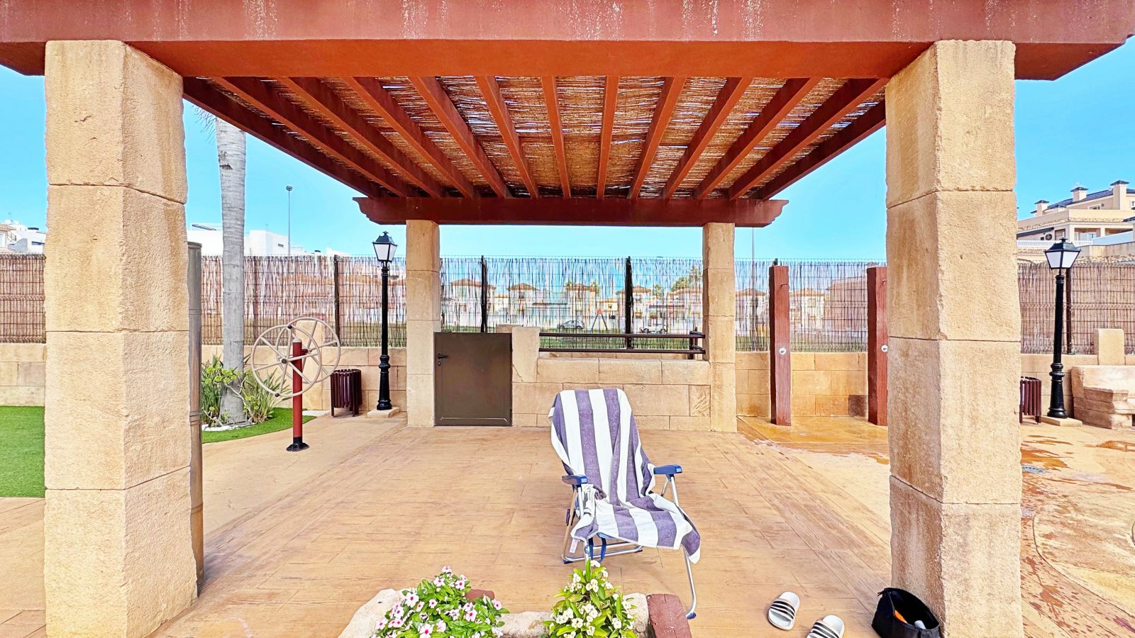 For sale - 3 Bedroom 2 Bathroom Townhouse in VILLAMARTIN - Villamartin  - Alicante