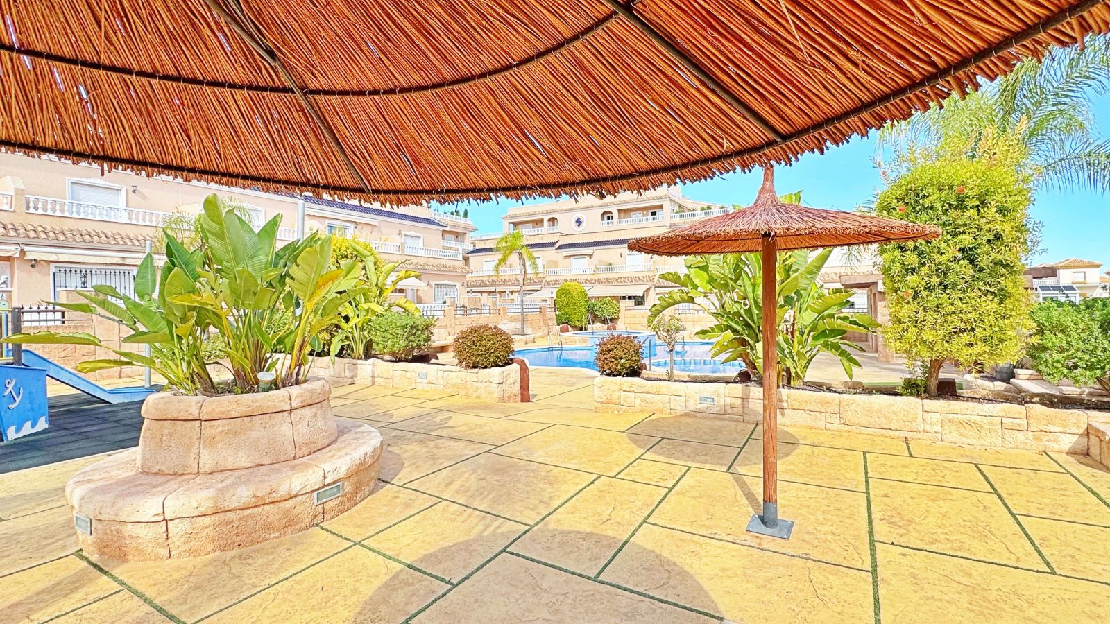 For sale - 3 Bedroom 2 Bathroom Townhouse in VILLAMARTIN - Villamartin  - Alicante