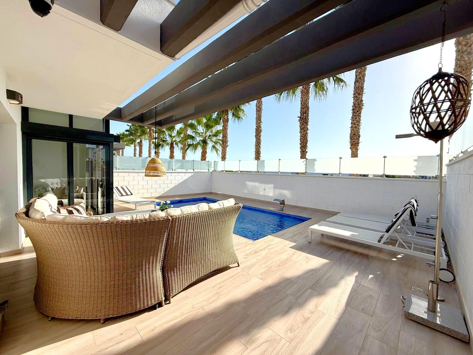 For sale - 3 Bedroom 3 Bathroom Villa in Orihuela Costa - Lomas de Cabo Roig  - Alicante