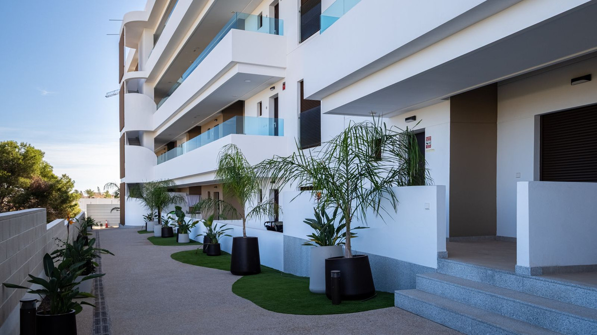 For sale - 2 Bedroom 2 Bathroom Apartment - Middle Floor Apartment in Orihuela - Playa Flamenca  - Alicante