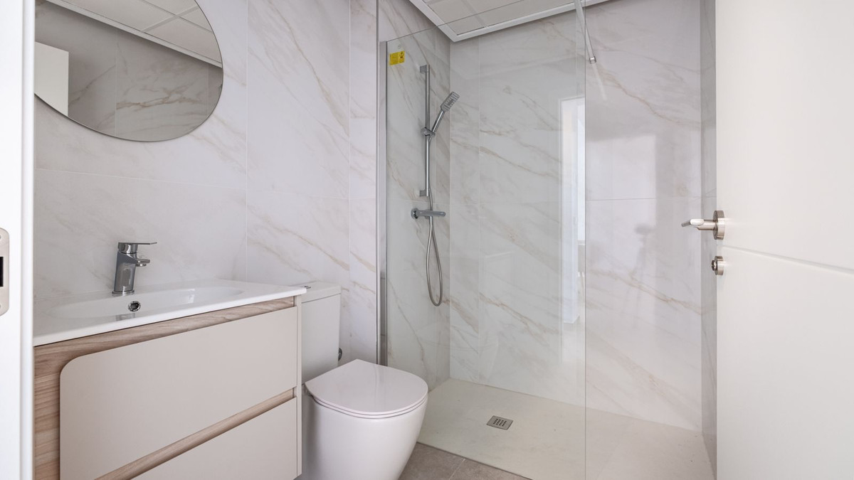 For sale - 2 Bedroom 2 Bathroom Apartment - Middle Floor Apartment in Orihuela - Playa Flamenca  - Alicante